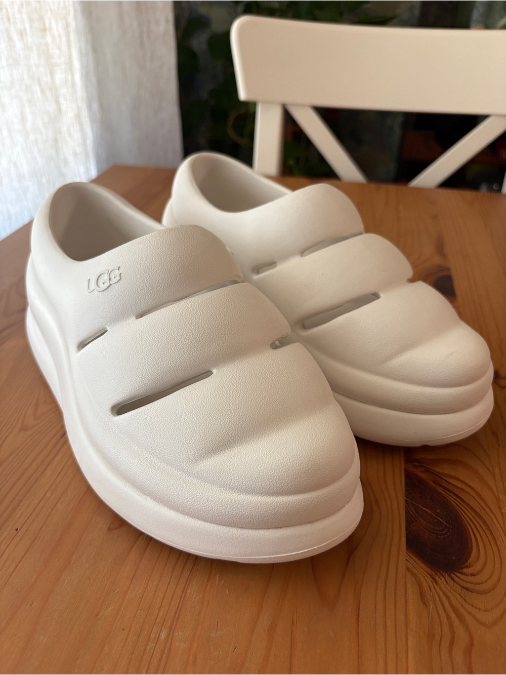 UGG Sport Yeah Clog in white like new, 9